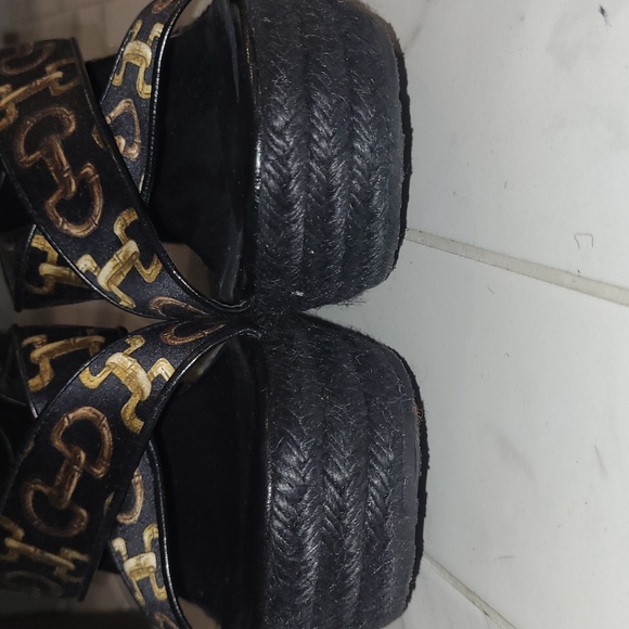 Authentic Gucci shoes - Picture 6 of 11